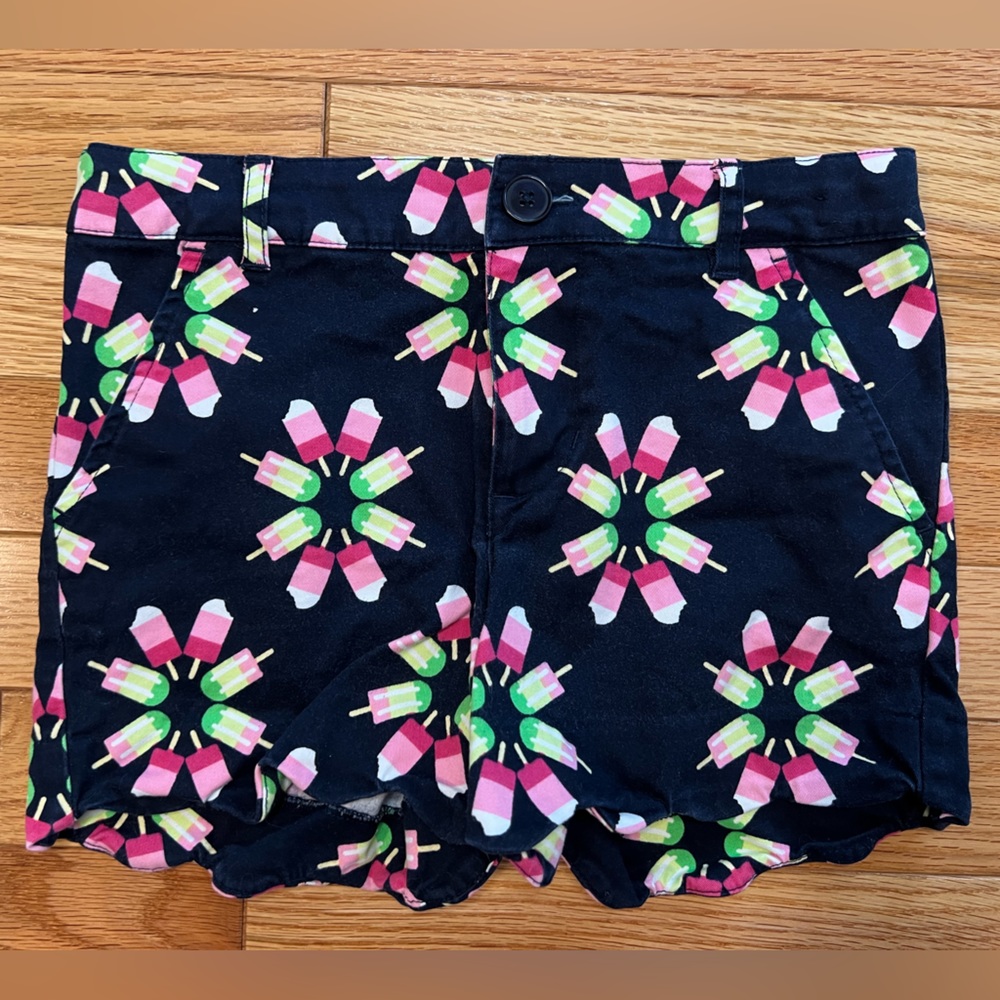Crown & Ivy Kids - Girls scalloped shorts, size 8. Like new!